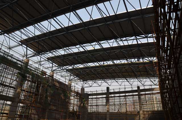 Network frame structure roof for a school